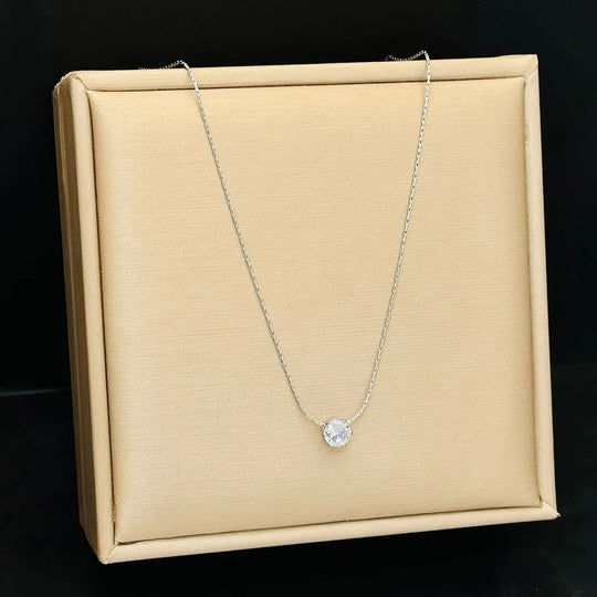 Cléa moissanite steinhálsmen