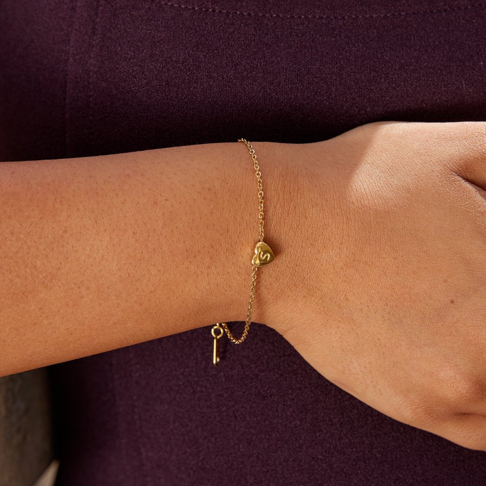 Hjartalaga armband með bókstöfum