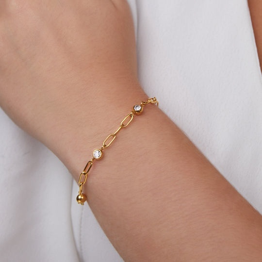 Monica armband með kristöllum og gullkeðju