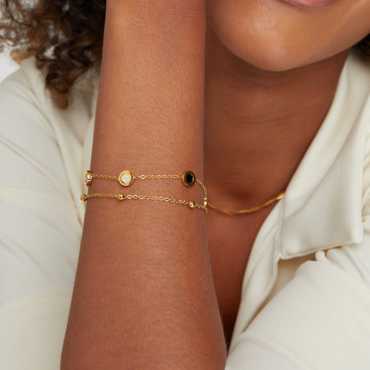 Armband úr ónyx og hvítum steinum