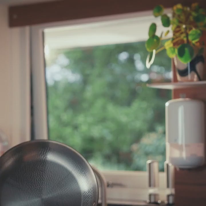 Sartén martillada de titanio